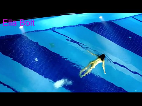 ❤️ I can't stop watching, young blonde caught swimming nude in ELLA BOLT resort pool ❌ Super sex at us